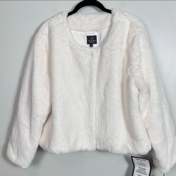 Adrianna Papell Jackets & Blazers - Adrianna Papell Ivory 3/4 Sleeve Fur Jacket